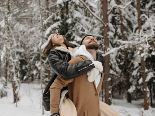 Evliliğe Bakışı: Aslan Kadınıyla Bir Ömür